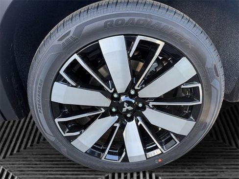 New 2026 Mitsubishi Outlander SE image 34