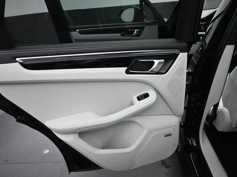 New 2025 Porsche Macan image 17