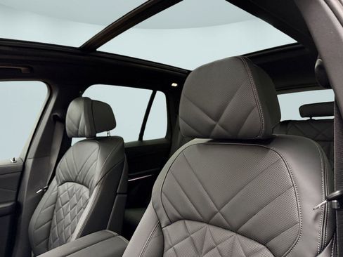 Used 2025 BMW X5 xDrive50e w/ Premium Package image 14