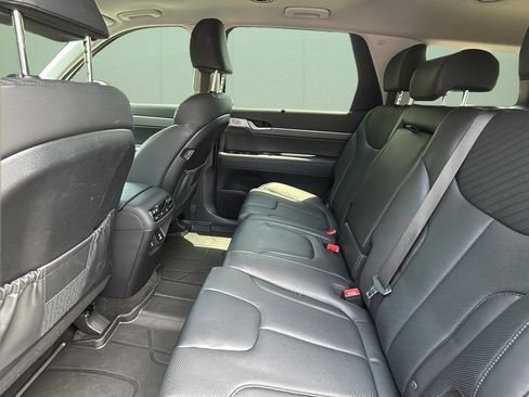 Used 2024 Hyundai Palisade SEL FWD image 16
