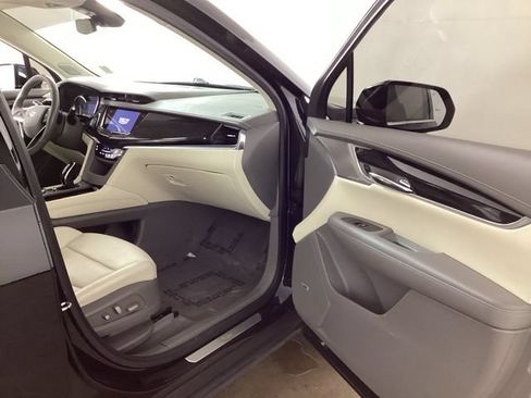 Used 2021 Cadillac XT6 Premium Luxury AWD/4WD image 17