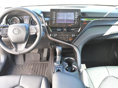 Used 2022 Toyota Camry SE FWD image 14