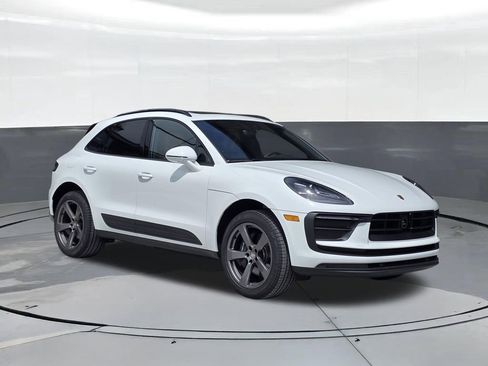 Used 2026 Porsche Macan AWD/4WD image 7