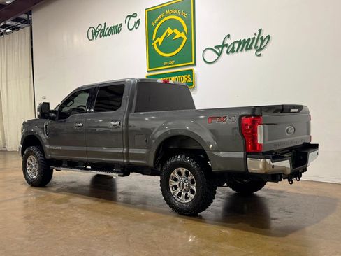 Used 2019 Ford F250 XLT w/ XLT Premium Package image 6