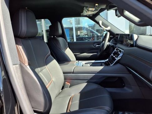 New 2026 Nissan Armada SL w/ Captain's Chari Seat Package image 6