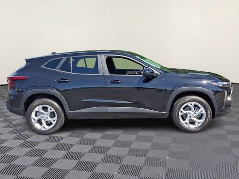 New 2026 Chevrolet Trax LS w/ LS Convenience Package FWD image 5