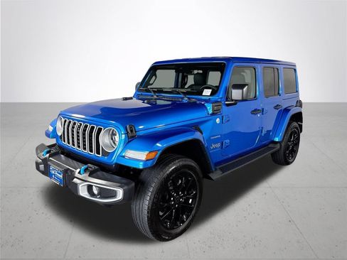 Used 2024 Jeep Wrangler Unlimited Sahara w/ Technology Group AWD/4WD image 2