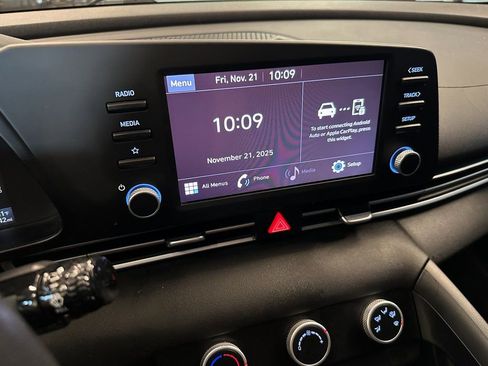 Used 2021 Hyundai Elantra SE image 9