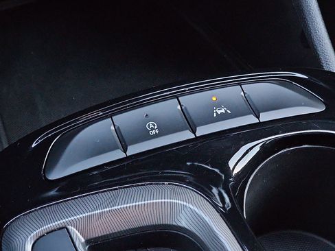 Certified 2024 Buick Envista Sport Touring w/ Advanced Safety Package image 24