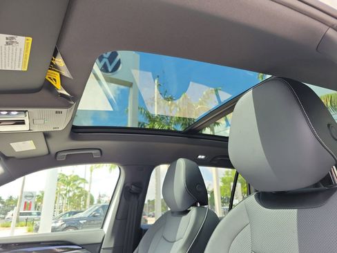 New 2026 Volkswagen Tiguan SE R-Line FWD image 8