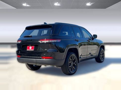 New 2025 Jeep Grand Cherokee Altitude image 8