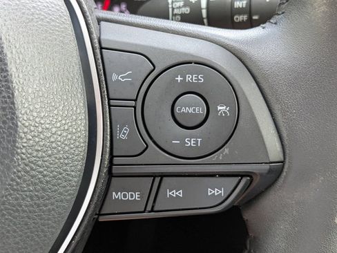 Certified 2022 Toyota RAV4 XLE Premium FWD image 27