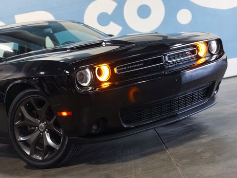 Used 2018 Dodge Challenger R/T Plus image 31