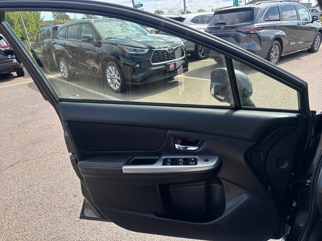 Used 2017 Subaru Crosstrek 2.0i Premium AWD/4WD image 32