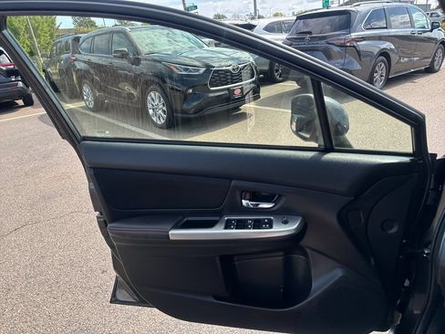 Used 2017 Subaru Crosstrek 2.0i Premium AWD/4WD image 32