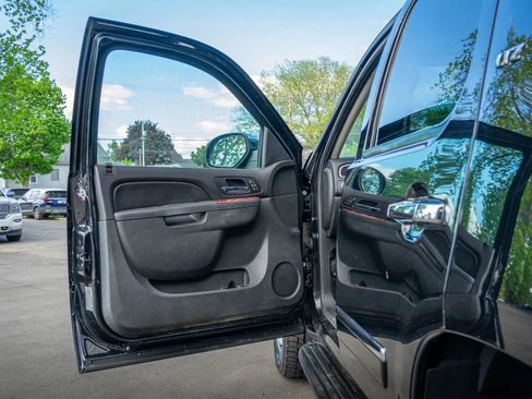 Used 2014 Chevrolet Tahoe LTZ AWD/4WD image 13