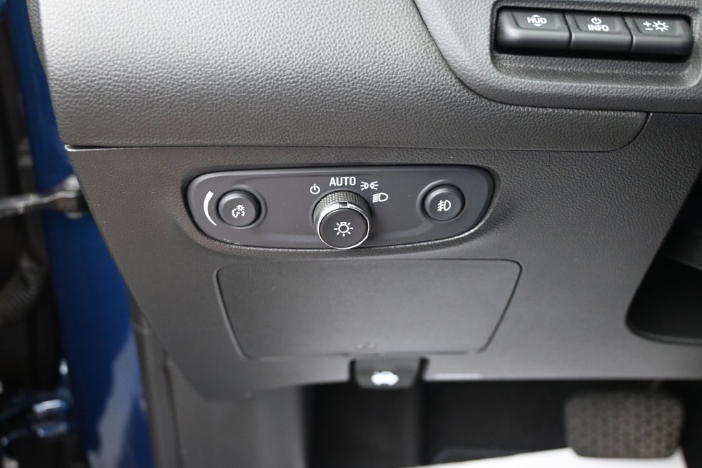Used 2020 Buick Encore GX Select w/ Advanced Technology Package FWD image 33