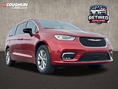 New 2026 Chrysler Pacifica Select