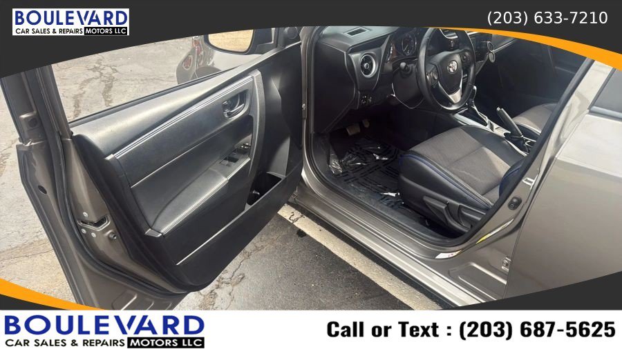 Used 2018 Toyota Corolla SE w/ SE Premium Package FWD image 23