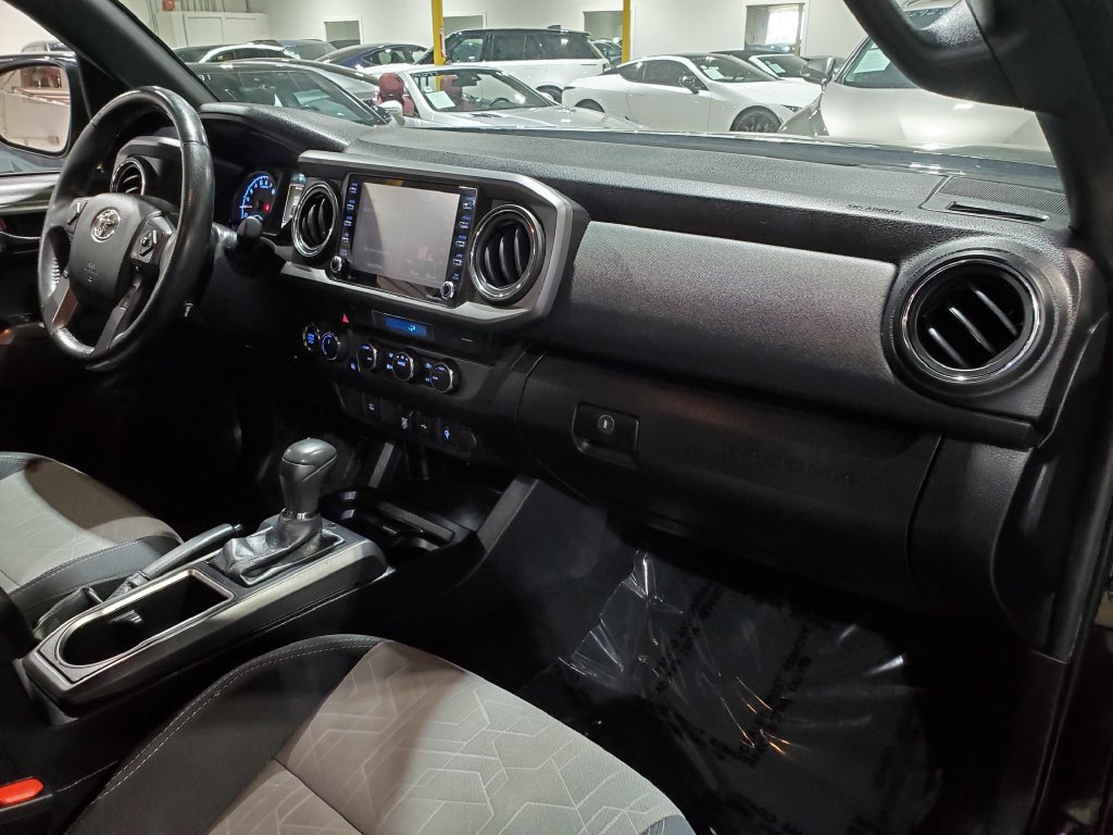 Used 2022 Toyota Tacoma TRD Off-Road AWD/4WD image 14