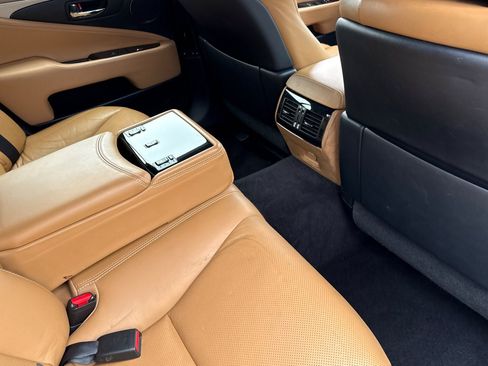 Used 2014 Lexus LS 460 AWD w/ F Sport Package image 16