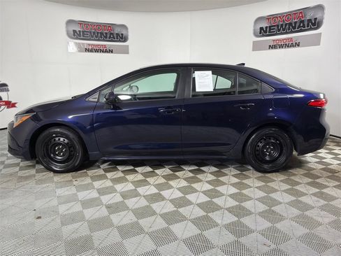 Used 2022 Toyota Corolla LE image 6