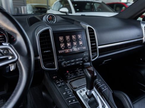 Certified 2018 Porsche Cayenne image 28