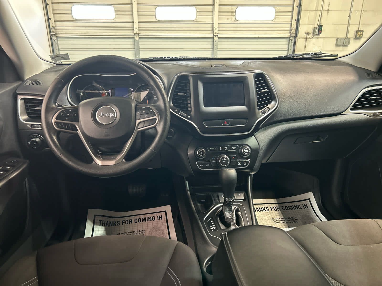 Used 2019 Jeep Cherokee Latitude w/ Popular Appearance Group FWD image 4