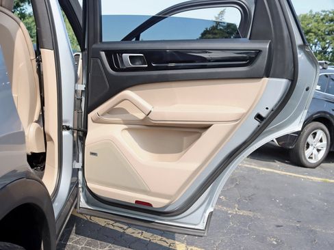 Used 2020 Porsche Cayenne AWD/4WD image 37