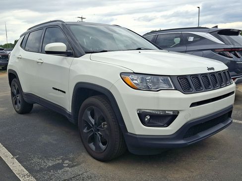 Used 2019 Jeep Compass Latitude AWD/4WD image 1