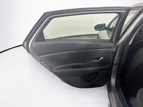 Used 2024 Hyundai Elantra SEL FWD image 27