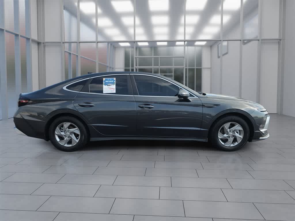 Used 2026 Hyundai Sonata SE FWD image 2