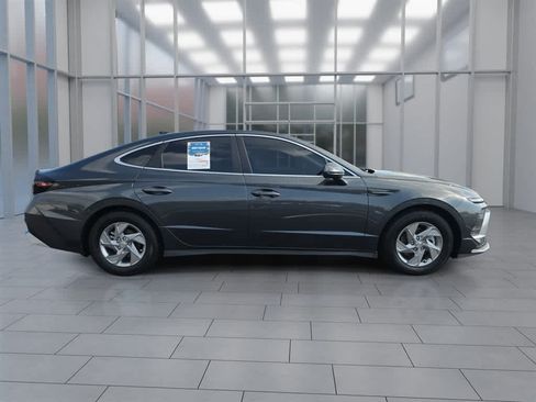 Used 2026 Hyundai Sonata SE FWD image 2
