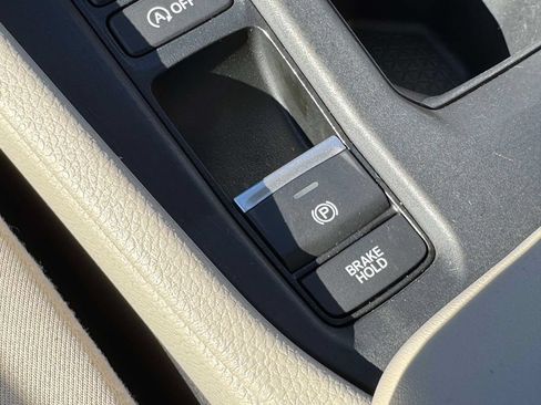 Certified 2023 Honda Accord LX image 32