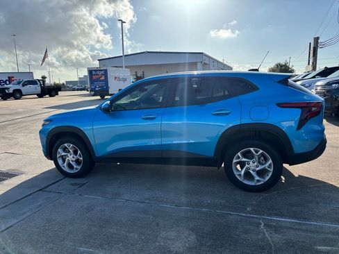 Used 2025 Chevrolet Trax LS w/ LS Convenience Package FWD image 8