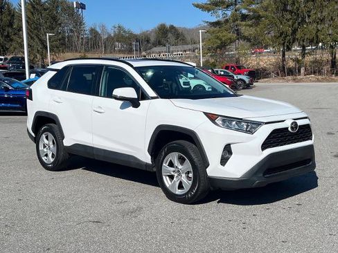 Used 2020 Toyota RAV4 XLE w/ Convenience Package image 1