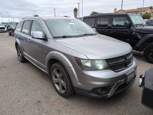 Used 2017 Dodge Journey Crossroad FWD image 2