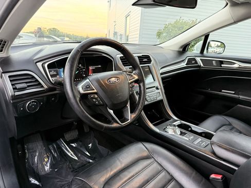 Used 2018 Ford Fusion SE w/ Equipment Group 602A FWD image 14
