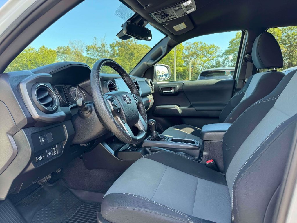 Used 2021 Toyota Tacoma TRD Off-Road AWD/4WD image 14