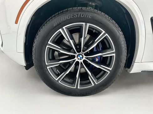 Used 2024 BMW X5 xDrive40i w/ M Sport Package AWD/4WD image 29