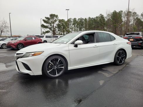 Used 2019 Toyota Camry XSE image 3