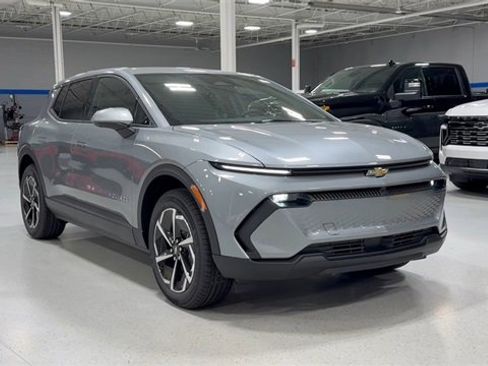 New 2026 Chevrolet Equinox EV LT image 2