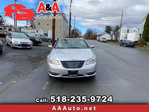 Used 2011 Chrysler 200 Touring image 1