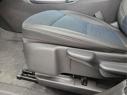 Used 2025 Buick Envista Preferred w/ Convenience II Package FWD image 12
