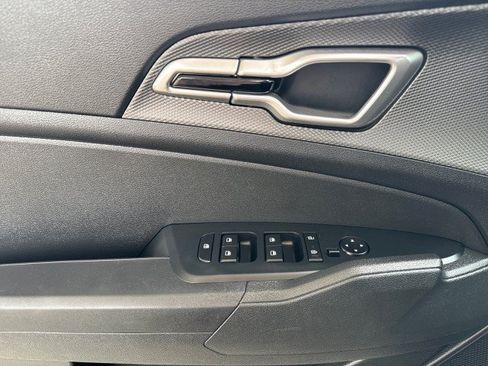 Used 2023 Kia Sportage LX AWD/4WD image 9
