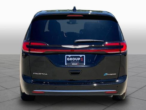 Used 2025 Chrysler Pacifica Select FWD image 5