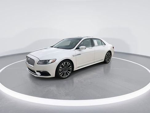 Used 2019 Lincoln Continental Select w/ Continental Climate Package image 4