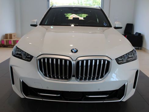 New 2026 BMW X5 xDrive40i w/ Climate Comfort Package AWD/4WD image 12