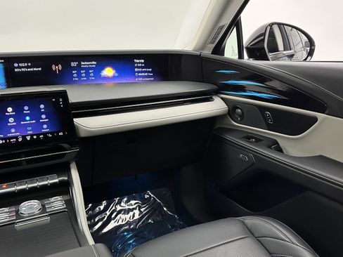 Used 2024 Lincoln Nautilus Premier w/ Equipment Group 102A image 22