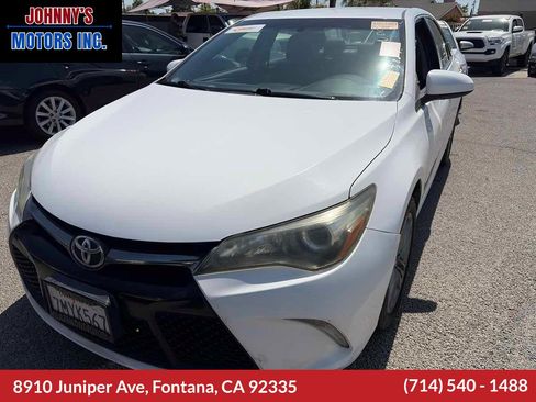 Used 2015 Toyota Camry SE FWD image 1